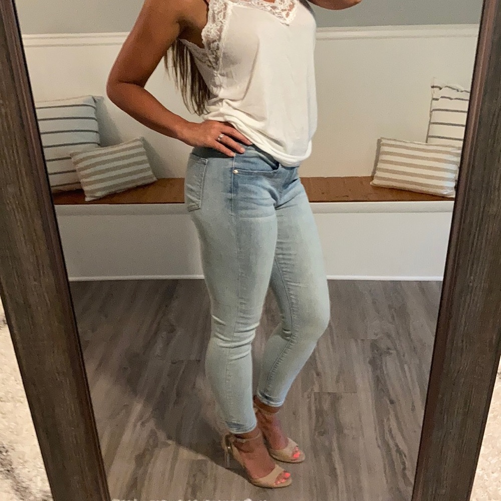 LAST1 🧁SAVANNAH- LIGHT WASH JEANS